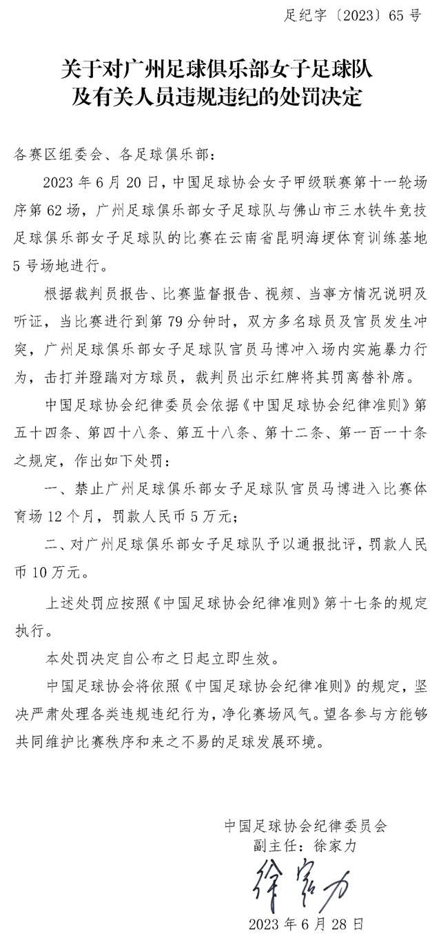 偷胶片、洗胶片、放胶片衔接了影片的高潮，《一秒钟》的故事也因胶片而生，胶片既是电影的载体，也是故事的载体